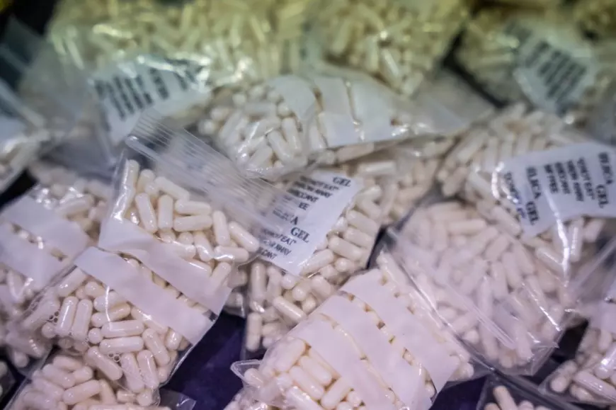 Cocaina roz, drogul cu aromă de căpșuni care se răspândește rapid în Europa, mai ales în rândul tinerilor