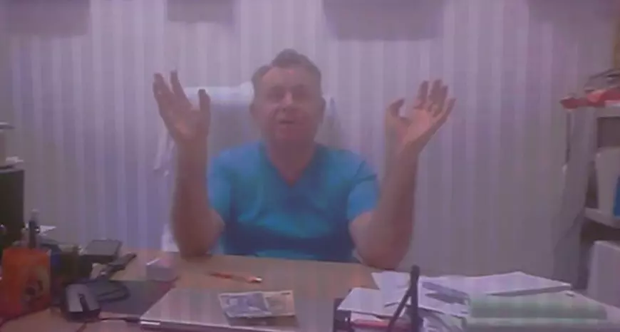 Imagini cu banii puși de un pacient pe biroul lui Nelu Tătaru, despre care procurorii susțin că sunt șpagă luată de fostul ministru al sănătății