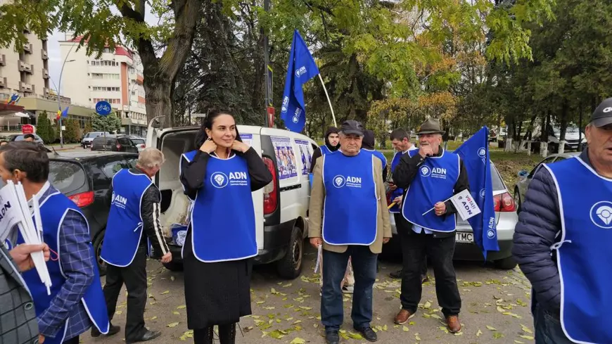 Alexandra Păcuraru la un meeting cu susținătorii partidului ADN Foto: Facebook/ Alexandra Păcuraru