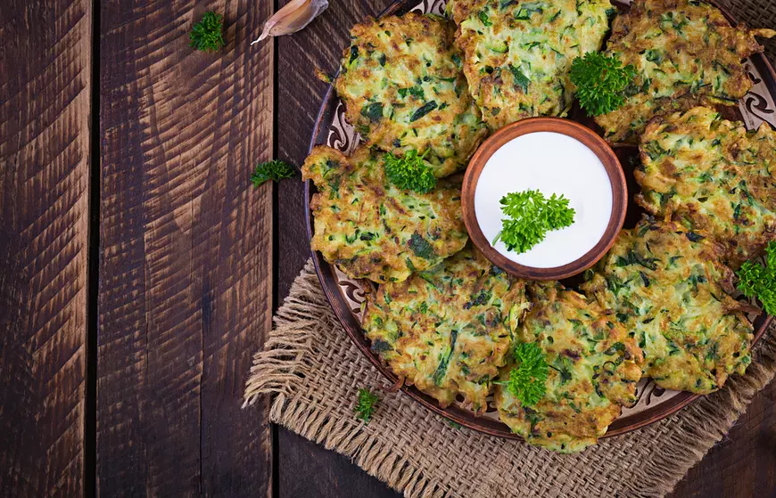 Chiftele de dovlecei cu feta