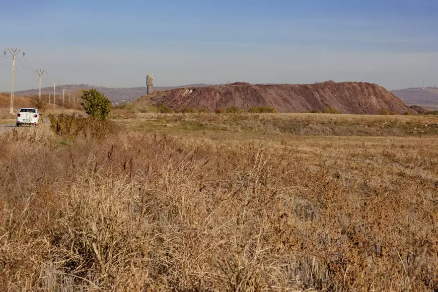 Cernobîlul de la Valea Călugărească, Prahova. Prefectul Emil Drăgănescu suspendă interdicția dată de autoritățile locale privind depozitarea de deșeuri periculoase în comună