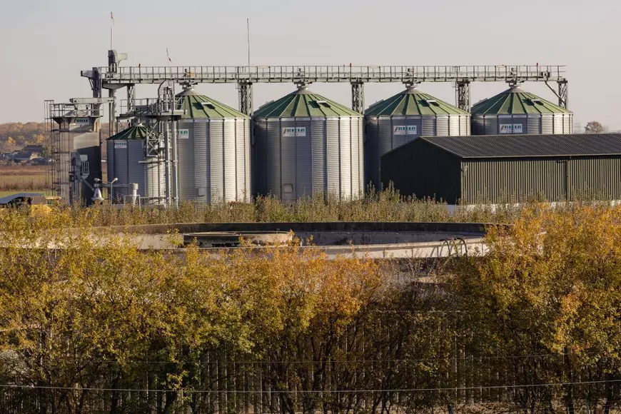 Cernobîlul de la Valea Călugărească, Prahova. Prefectul Emil Drăgănescu suspendă interdicția dată de autoritățile locale privind depozitarea de deșeuri periculoase în comună