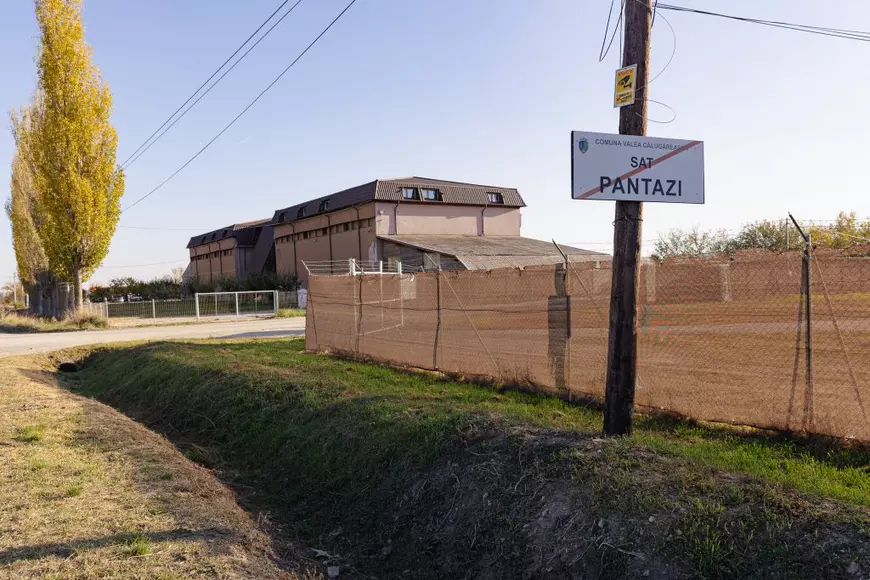 Cernobîlul de la Valea Călugărească, Prahova. Prefectul Emil Drăgănescu suspendă interdicția dată de autoritățile locale privind depozitarea de deșeuri periculoase în comună