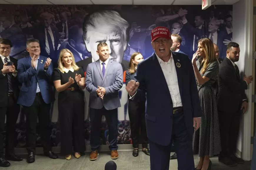 Donald Trump (în prim-plan) la sediul campaniei sale din West Palm Beach Foto: Profimedia