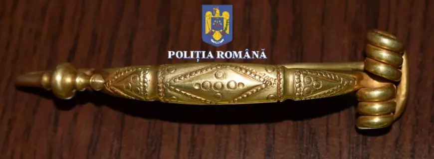 O broșă din aur, despre care se crede că face parte din patrimoniul național, scoasă la vânzare pe internet