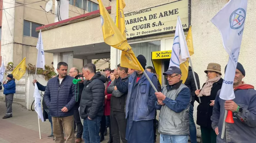 Uzina Mecanică Cugir va produce 6.000 de pistoale și arme de asalt la standarde NATO. Detaliile parteneriatului cu italienii de la Beretta