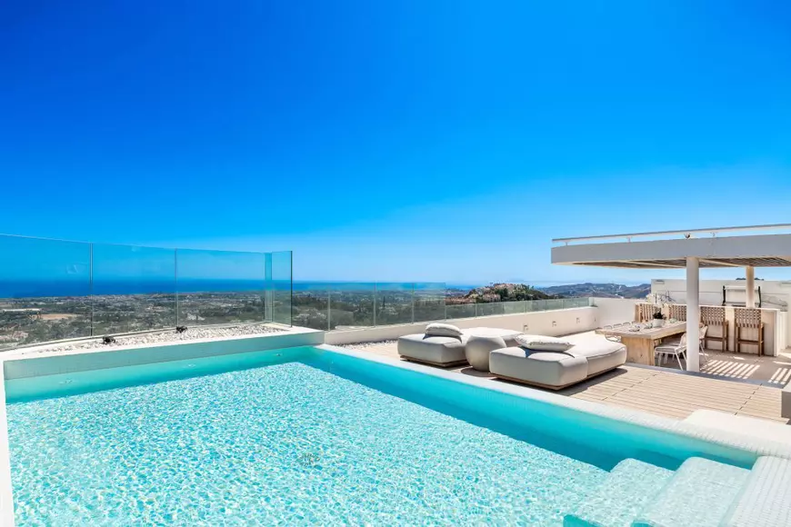 Costa del Sol și Marbella: Destinația ideală pentru investitori internaționali și români