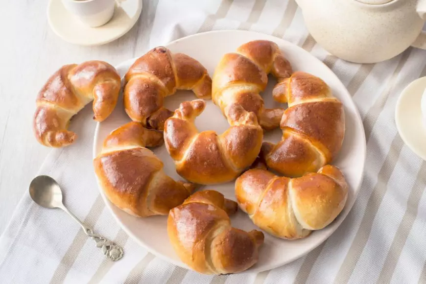 Reţete de cornuri umplute cu gem sau ciocolată