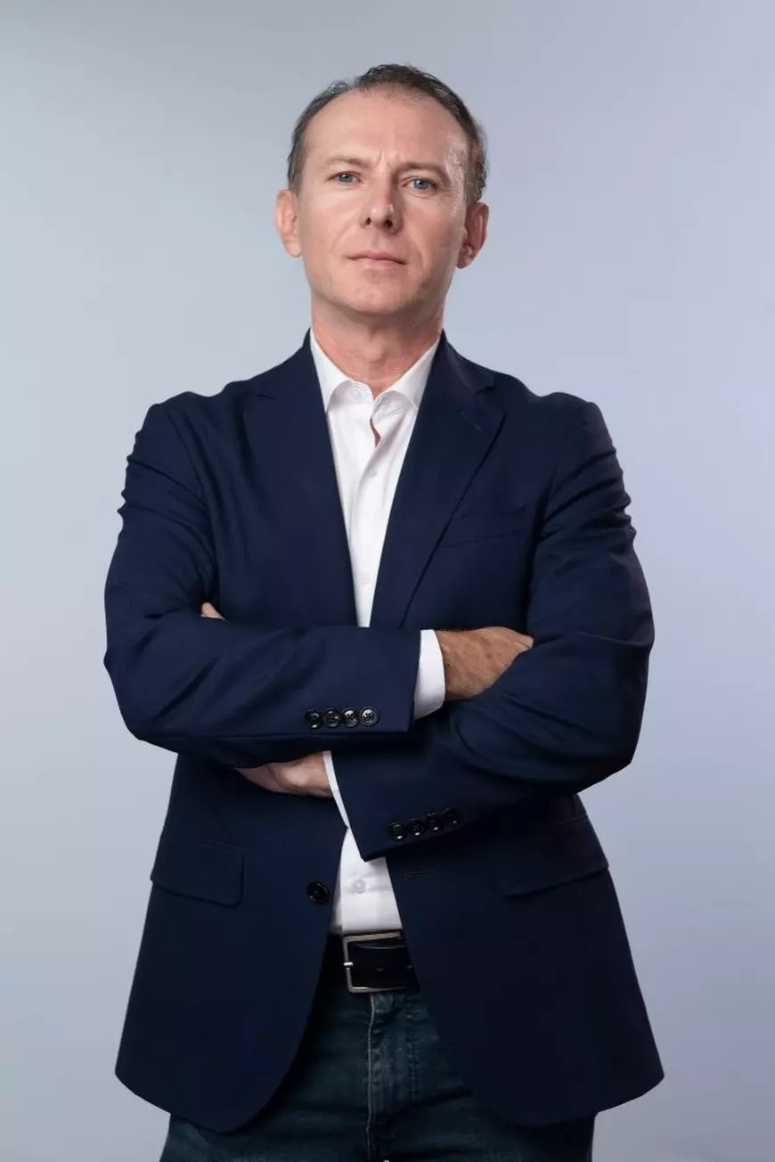 Personajele exotice din noul Parlament: de la membra AUR găsită cu gloanțe în Casa Poporului la șoferul din POT ajuns deputat printre străini