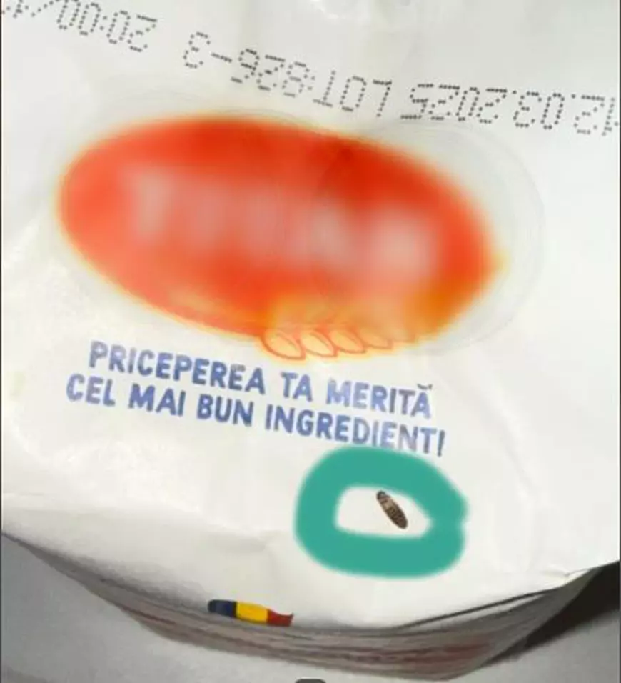 Ce a găsit un clujean în punga de făină cumpărată din supermarket: „Acest trist ingredient și-a găsit sfârșitul”