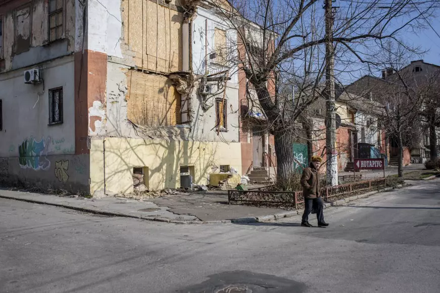 Teroare și rusificare, pilonii administrației Moscovei din regiunile ocupate. Oficial ucrainean: „Refuzul de a lua pașaportul rusesc poate duce la pierderea proprietății sau chiar la deportare”  INTERVIU