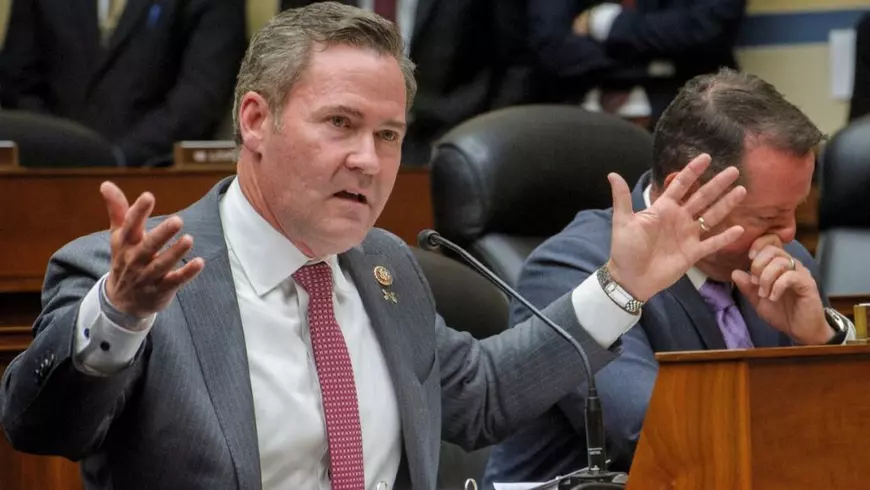 Mike Waltz ține un discurs la Washington