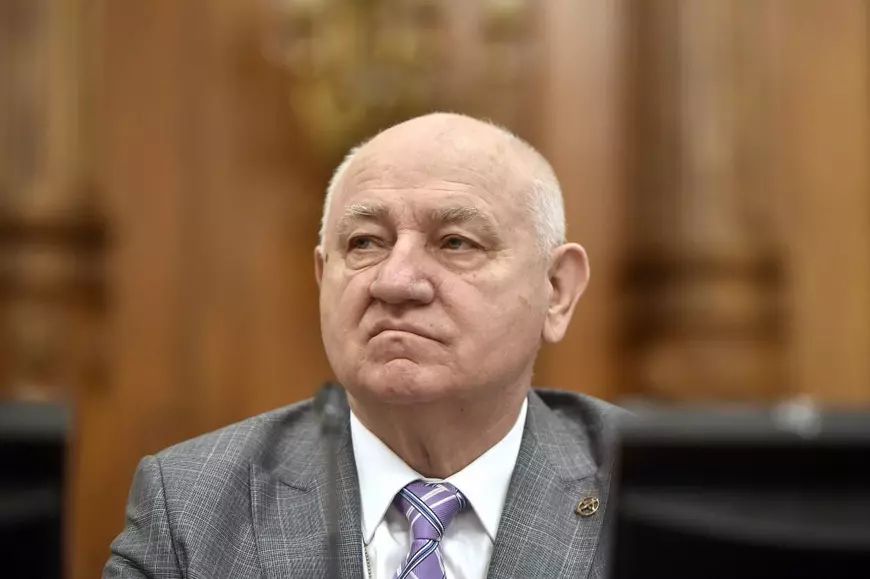 Pavel Abraham a obținut ordin de protecție împotriva lui Marian Moroșanu, zis Ceaușescu, eroul din '89 pe care fostul milițian l-a bătut crunt la Mineriadă 