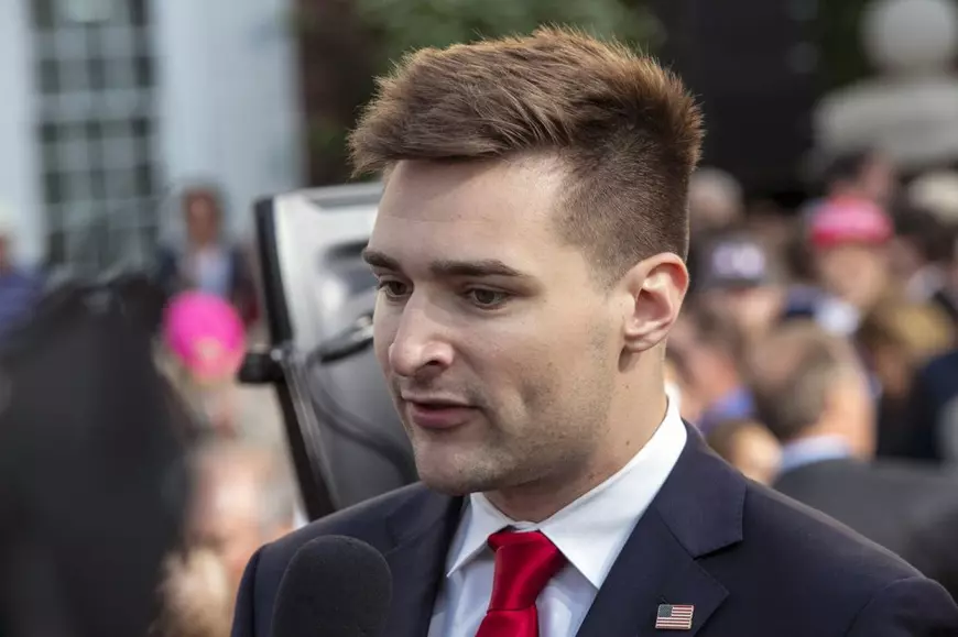 Momentul in care unul dintre consilierii lui Donald Trump a lesinat in timpul unui discurs | VIDEO