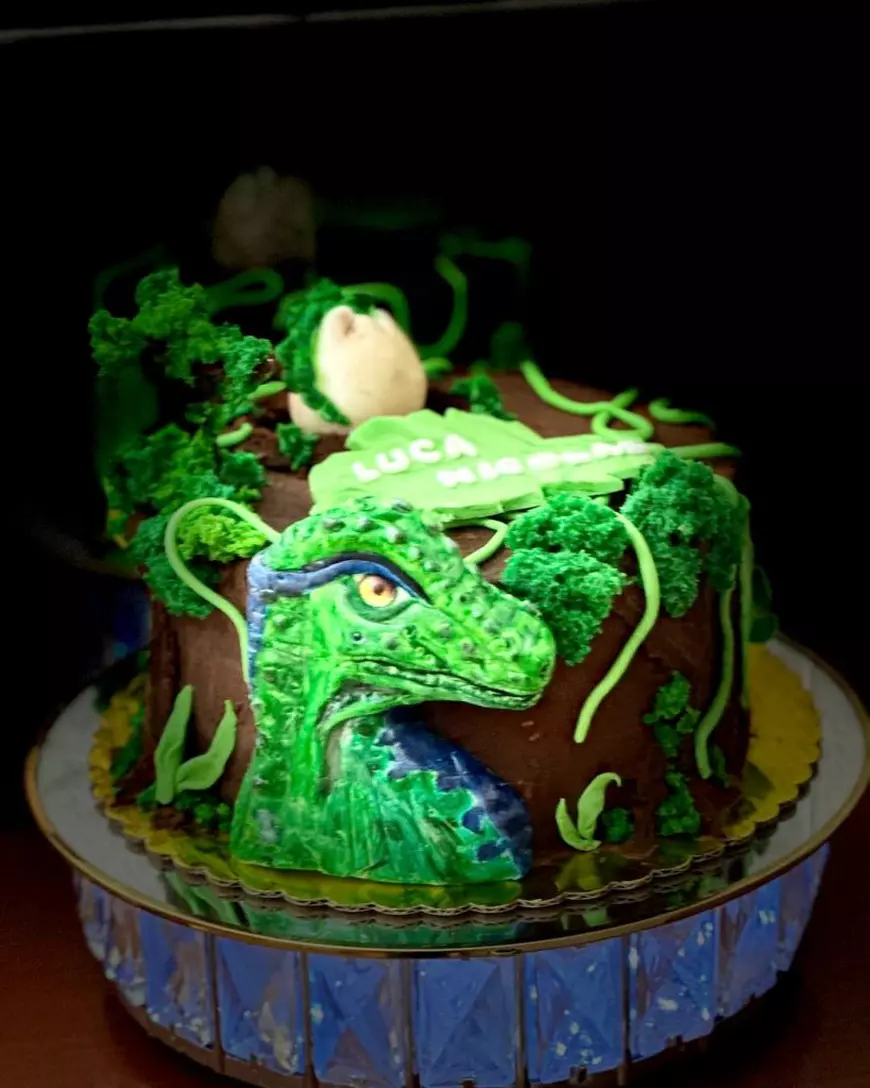 Românca de pe malul Mării Adriatice care face torturi cu scufundarea Titanicului