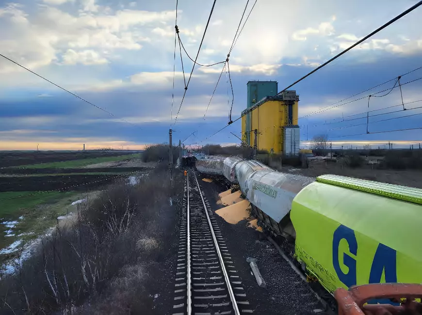 Concluziile unei anchete AGIR scot la iveală dezastrul infrastructurii feroviare din România. „Eu am pierdut marfă și 11 vagoane, iar firma s-a dus”