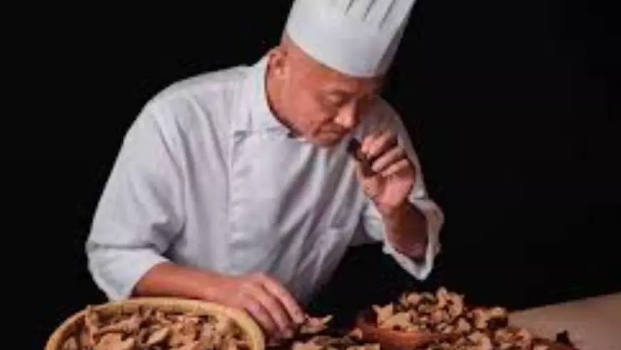 Bucătarul Li Chi Wai de la restaurantul cu o stea Michelin din Hong Kong, The Legacy House, vrea să atragă atenția mesenilor și asupra aromelor lor unice ale Chenpi. Casa Legacy