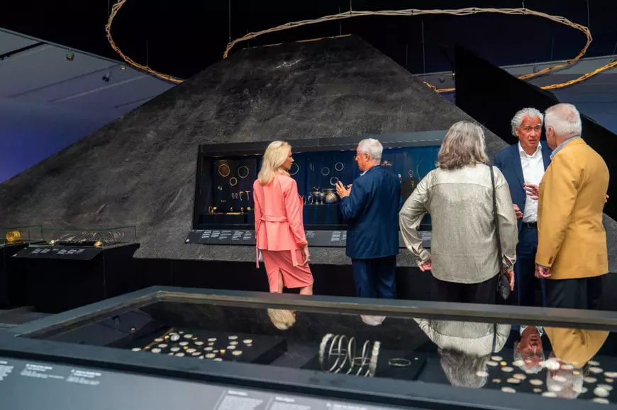 Deschiderea expoziției internaționale „Dacia! Rijk van goud en zilver”/Dacia! Regatul aurului și argintului, prezentată la Drents Museum din Assen,