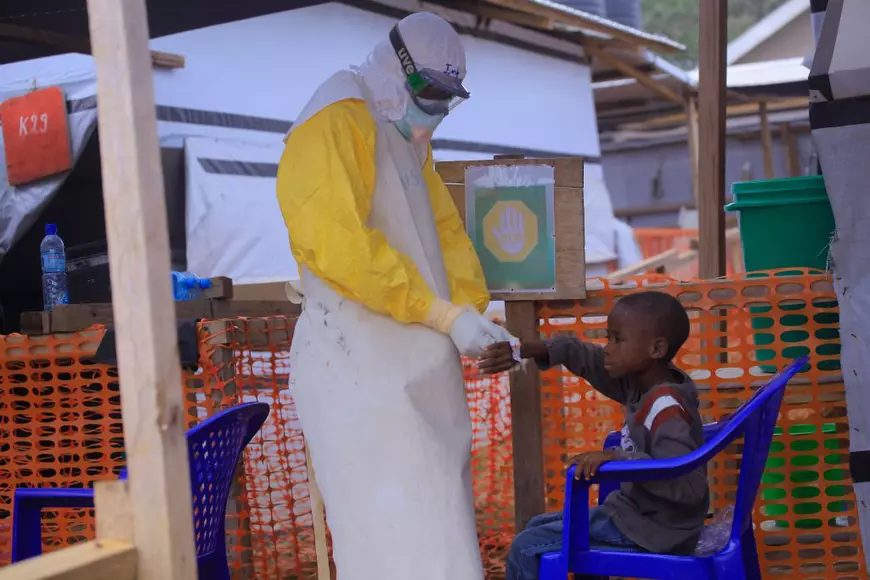 O epidemie de Ebola în Congo ar putea avea „consecințe amplificate la extrem”, pe timp de război, avertizează epidemiologul Emilian Popovici