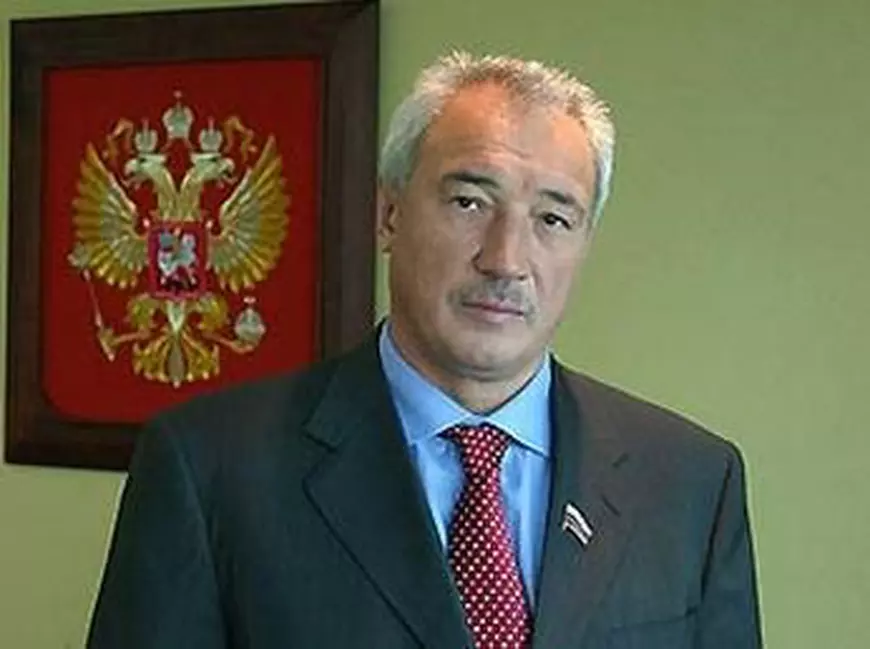 Un moldovean, anchetat că a spălat banii mafiotului Platon, a preluat de la oligarhul Rishat Safin unul dintre cele trei terminale de GPL din România. Rusul, condamnat în Elveția
