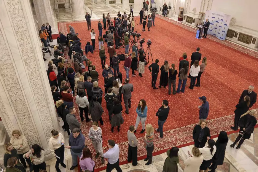 Culisele scandalului de la Senat, unde Bolojan vrea reorganizare prin concedieri masive. „Puteau începe cu reducerea cheltuielilor senatorilor”