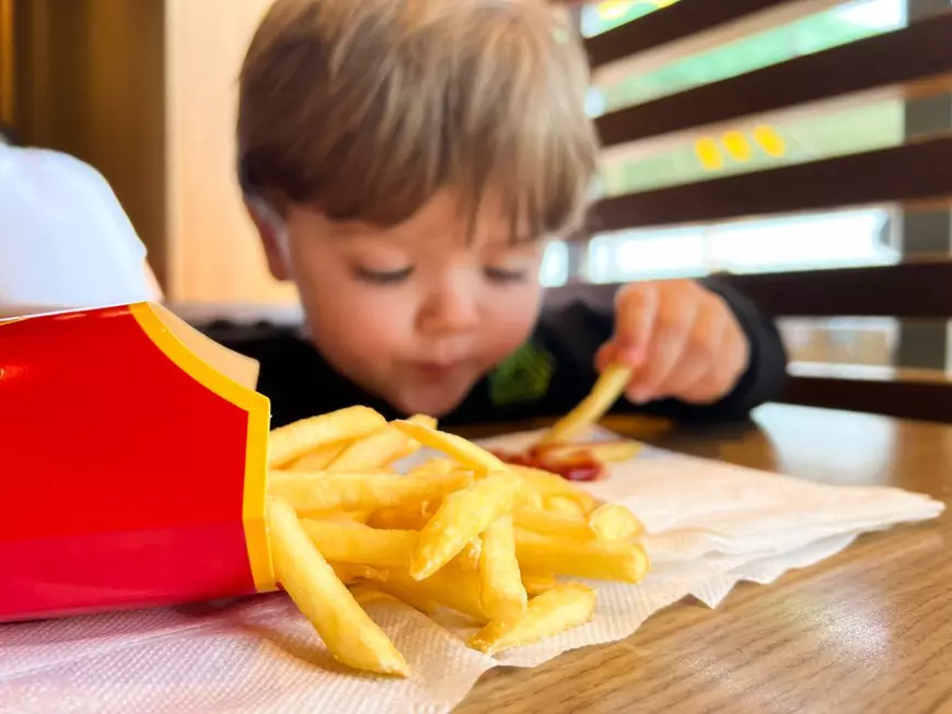 Avertismentul medicului pediatru Smaranda Arghirescu: creștere alarmantă a nașterilor prin cezariană și marile greșeli din alimentația bebelușilor