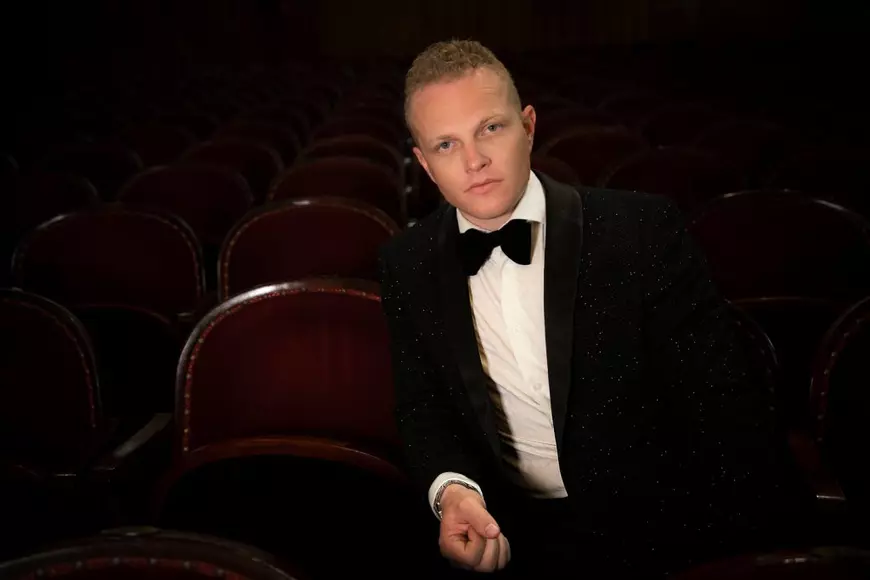 Tenorul Ştefan von Korch dezvăluie toate faţetele iubirii în concertul  “Love Story” pe 13 februarie la Teatrul Naţional de Operetă şi Musical “Ion Dacian”