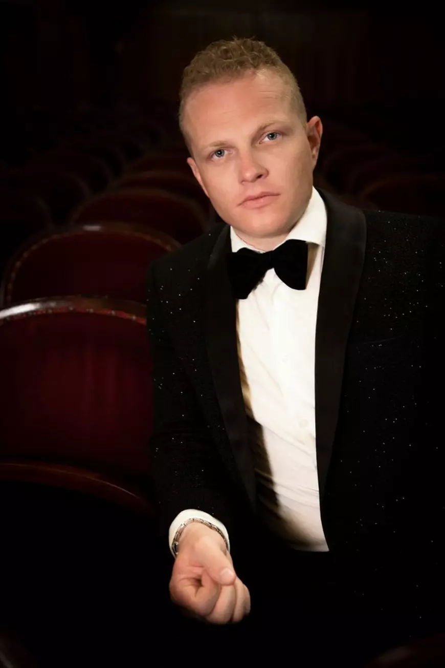 Tenorul Ştefan von Korch dezvăluie toate faţetele iubirii în concertul  “Love Story” pe 13 februarie la Teatrul Naţional de Operetă şi Musical “Ion Dacian”