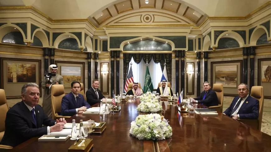 Delegațiile de la întâlnirea ruso-americană de la Riad Foto: Profimedia