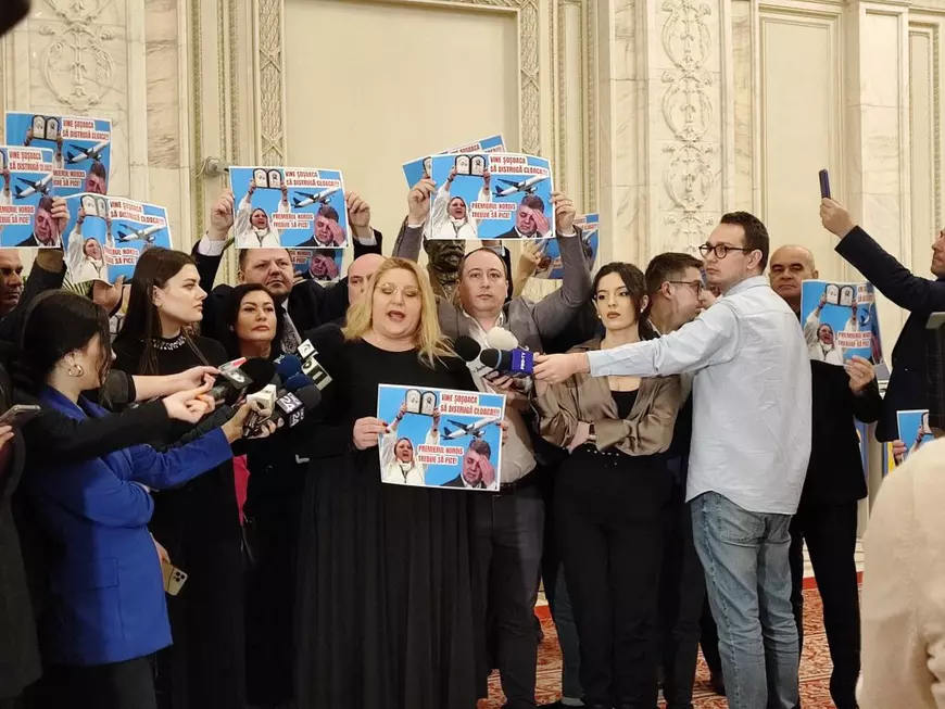 Ce nu s-a văzut la TV la moțiunea de cenzură: jigniri, răfuieli pentru funcții și dezinteres masiv