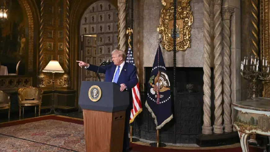 Președintele Donald Trump vorbește la Mar-a-Lago în Palm Beach, Florida, marți, 18 februarie 2025.