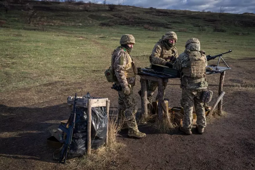 Ucraina transferă 50.000 de soldați din toate categoriile de arme către infanterie. „Un plan de rotație”