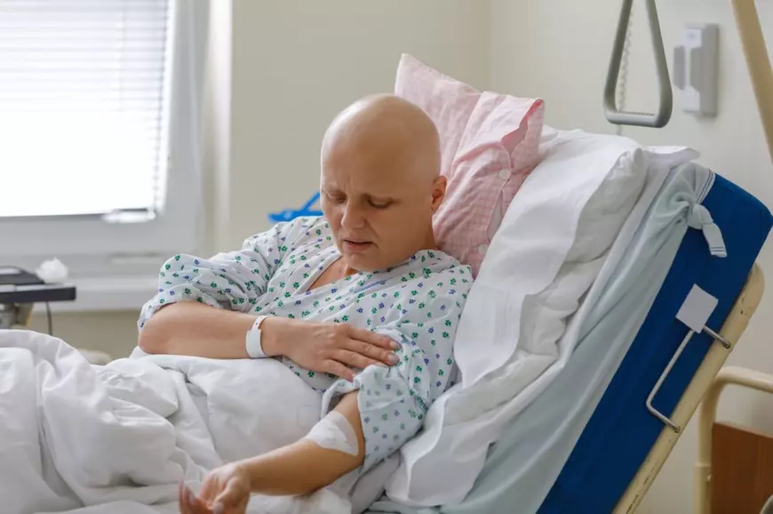 Zeci de mii de români sunt uciși de cancer în fiecare an, iar cei care supraviețuiesc sunt umiliți de statul român: „Vă rog să mă credeţi că plâng aproape zilnic”