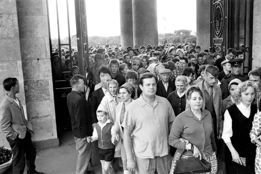 Trei povestiri despre societatea civilă: istoria unei minciuni, organizația la comandă și cum pot fi substituite interesele cetățenilor