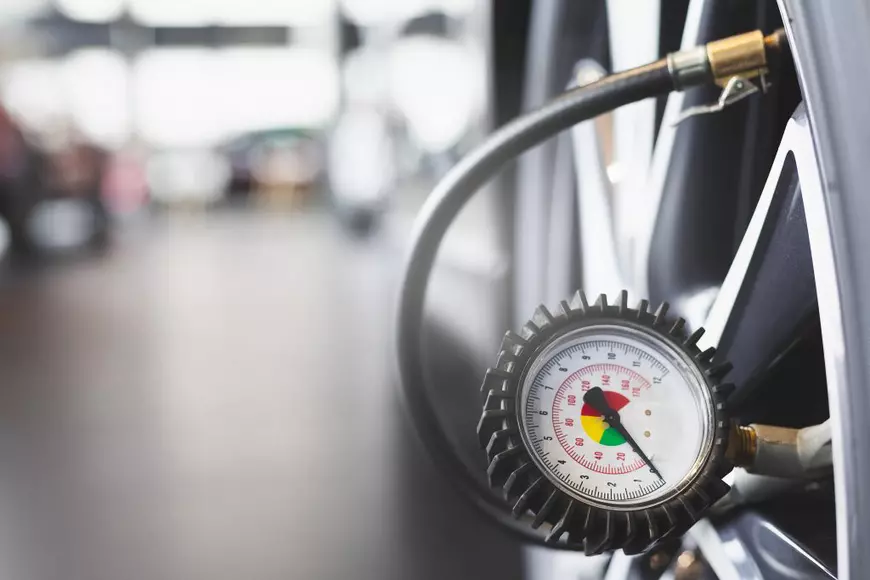 Presiunea corectă pe care trebuie să o aibă anvelopele de iarnă. Ghid pentru șoferi