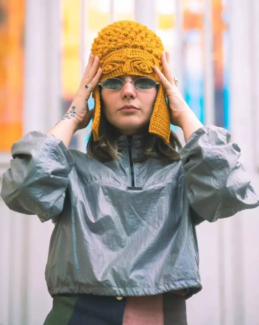 Alexandra Rîmbu, artista care a reinventat coiful ca pe o formă de alinare și terapie națională: „Am gândit proiectul într-o săptămână. Trebuia pus ceva în loc” | Interviu