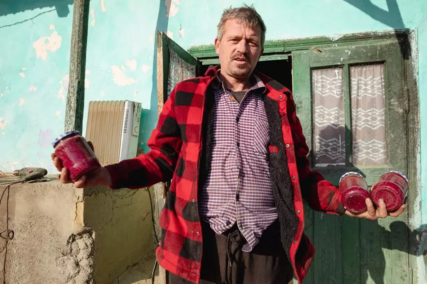 Un ruso-ucrainean a pornit un război pentru hrean într-un sat din Vaslui: „Mi-am luat amendă, dar el săracu’ a stat 8 zile în spital”