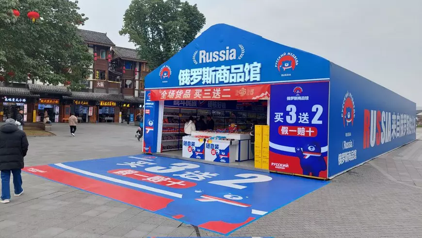 Produsele „made in Rusia” sunt noua modă în China: „Nu am văzut niciodată aceste bomboane. Ambalajul este fals”