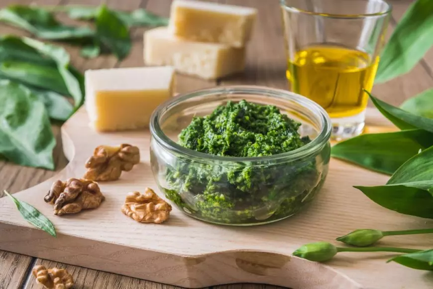 Pesto de leurdă cu nuci și brânză de capră