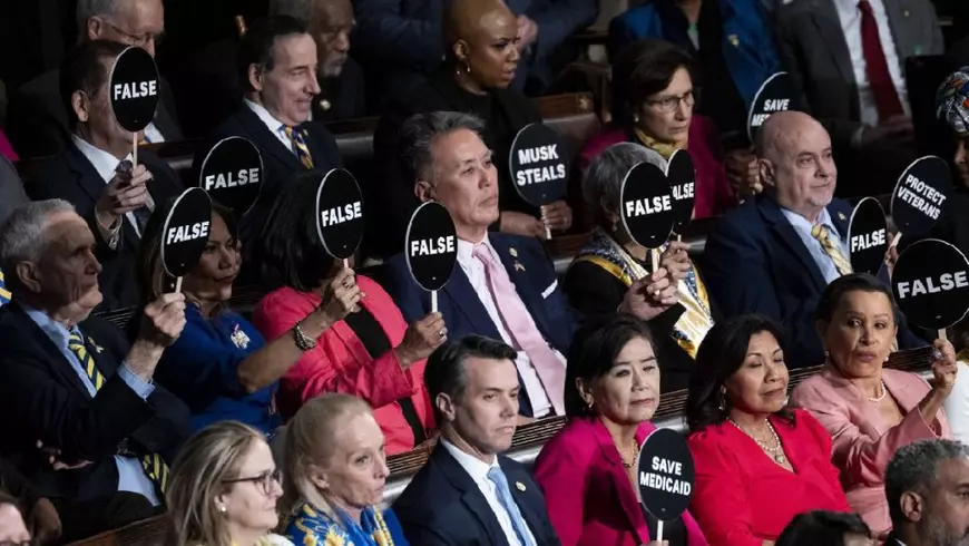 Protest în timp ce Președintele Donald Trump se adresează Congresului, 3 martie 2025, Foto: Profimedia Images