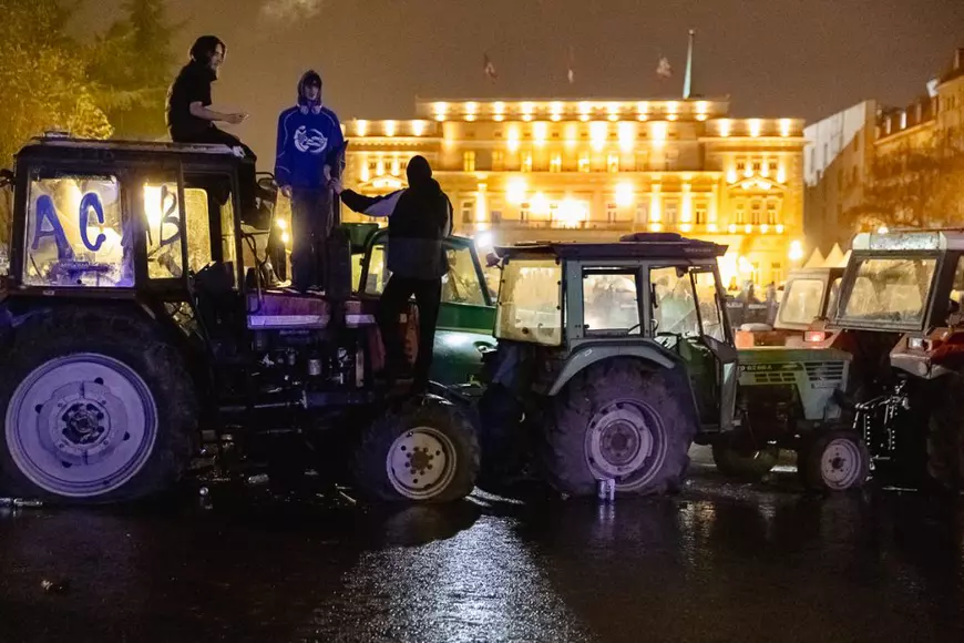 Marele protest de la Belgrad văzut din mulțime: Cratițele și tăcerea care au speriat Puterea FOTOREPORTAJ