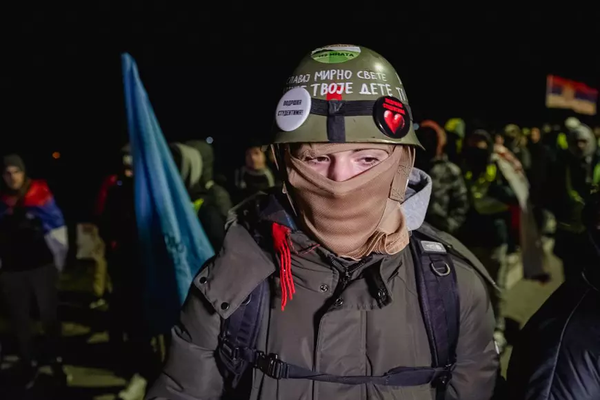 Cum protestează studenții sârbi prin marș și de ce strigă numele Laurei Kovesi