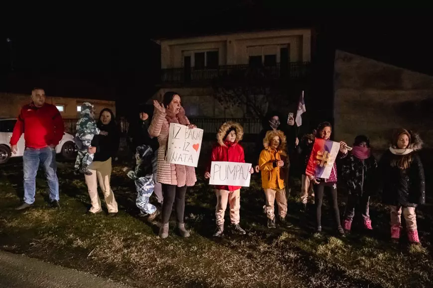 Cum protestează studenții sârbi prin marș și de ce strigă numele Laurei Kovesi