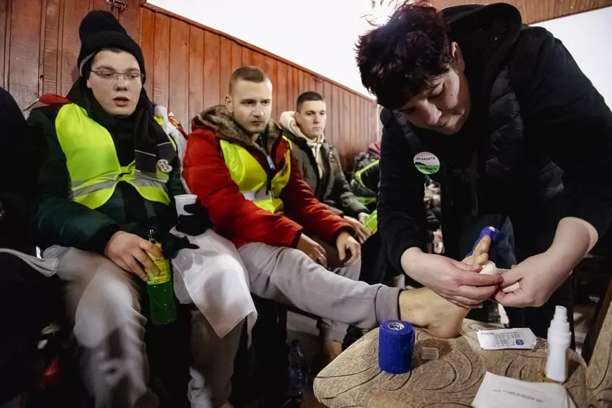 Cum protestează studenții sârbi prin marș și de ce strigă numele Laurei Kovesi