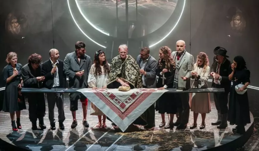 Scena din piesa de teatru Proorocul Ilie, TNB, Foto: Cristina Bazavan / Facebook