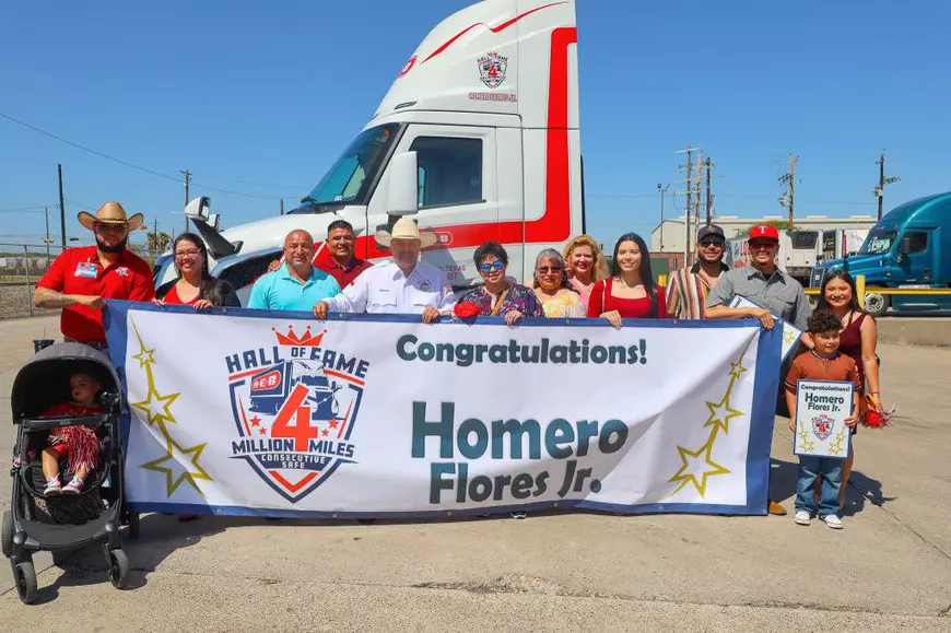 Povestea unui șofer de camion american care a condus 6,4 milioane de kilometri fără niciun incident, echivalentul a 160 de ocoluri ale Pământului