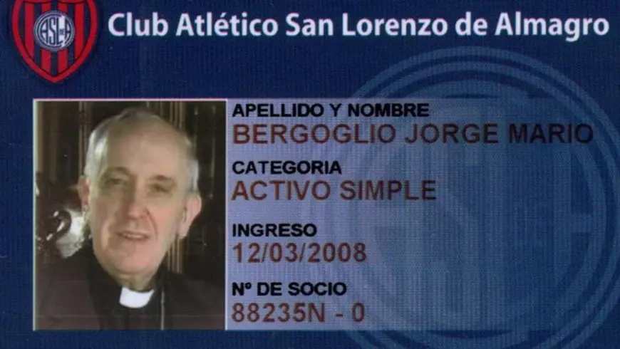 Poza cu chipul lui Papa Francisc în tinerete pe carnetul cu numărul 88.235 al clubului San Lorenzo de Almagro
