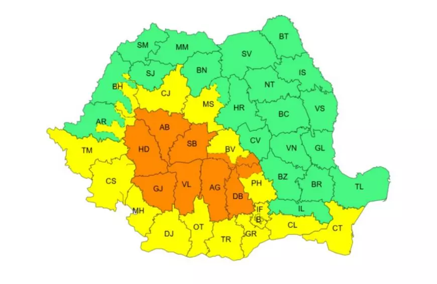 Cod portocaliu de averse, în 9 județe. Avertizarea intră în vigoare sâmbătă, la ora 14:00