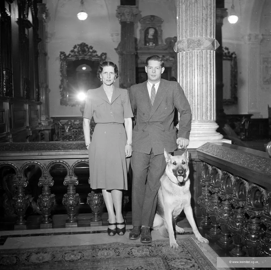 Antony Penrose, fiul celebrei fotografe de război Lee Miller, figură emblematică a secolului 20: „Dacă trăia azi, era în Ucraina!”. Legăturile ei cu România | INTERVIU