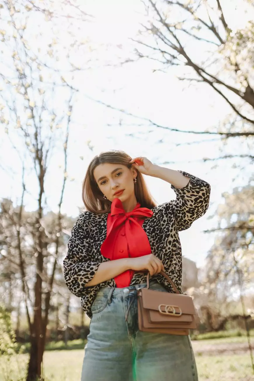 Cum poți avea succes în două meserii diferite: make-up artist și psihoterapeut. Interviu cu Denisa Stancioiu, alias Denisa Sima